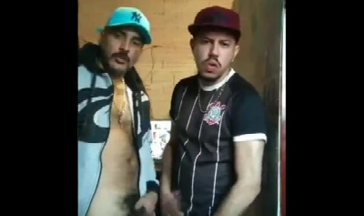 Amigos da favela na broderagem chupando pau um do outro!!!