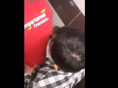 Em meio à pandemia, machos fodem em banheiro público e são flagrados