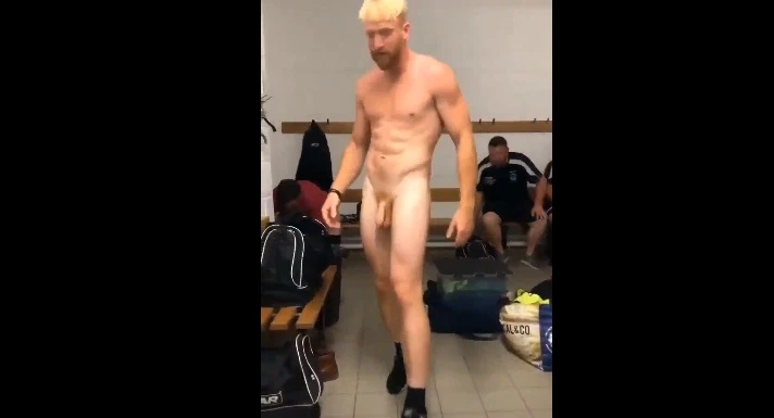 Vaza vídeo de broderagem de machos no vestiário e chuveirão