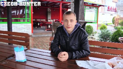 Caçador theco cata guri em lanchonete e paga pra comer