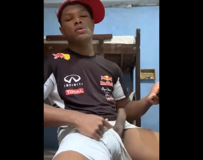 Garoto Ryan botou a pica pra fora e gozou gostoso