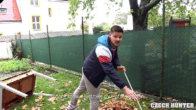 Caçador Theco ataca jardineiro peludão e parrudo