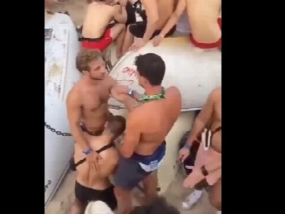 Pegação ao ar livre em festa viraliza na internet