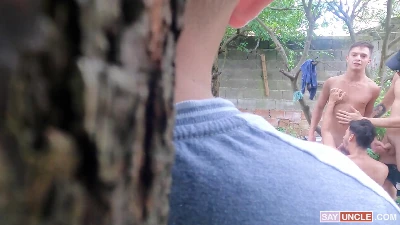 LatinLeche 205 - Garotos novinho se divertem em quintal