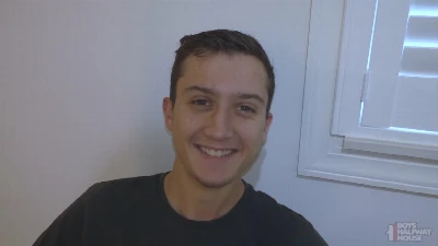 Garoto é obrigado a mamar pica e no final até gosta