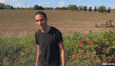 Czech Hunter 639 - Novinho ficou de pau duro ao ser abordado