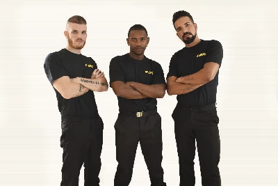 "OS SEGURANÇAS II" com Wolf, Tom Black e Carmona.