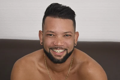 Solo Brenno Dotado, um baiano de 35 anos e um dote enorme