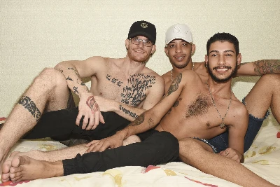 Giovani, Rafael e Carmona em cena de chupadas e super gozadas