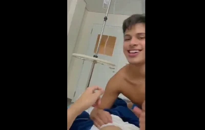 Vídeo amador de carinha chupando amigo doente no hospital cai na internet
