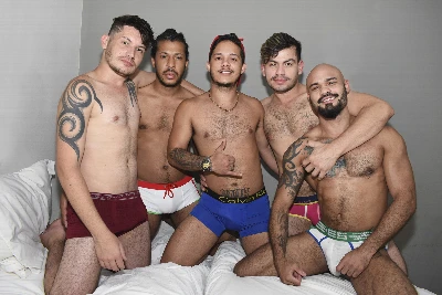 Duruba com 5 atores Arthur, Caio, Jeff, Rogério e Brendo
