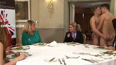 Madames fazendo heteros se chuparem por diversão