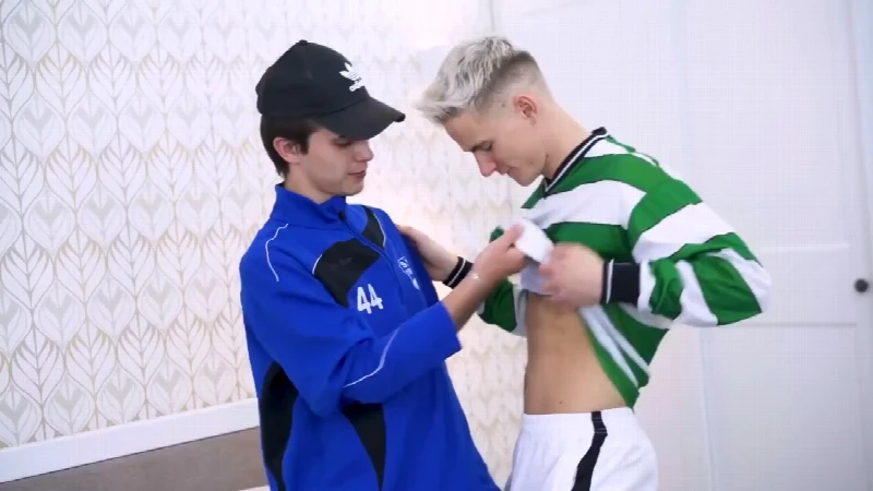 Novinhos transando de meia até gozar gostoso