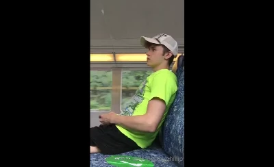 Garoto gozando no trem e filmando tudo vaza na internet