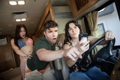 Trans Angels - Garoto novinho dando cu para travesti na frente da mãe