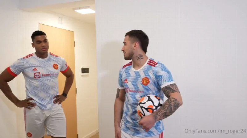 Im_roger24 comendo negao gostoso do futebol até gozar no puto amador