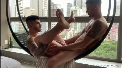Yuri Motoboy traçando o Vitor na varanda com gosto
