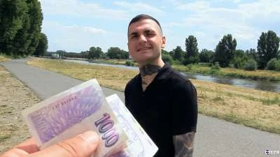 Czech Hunter 714 - Macho tatuado precisando de grana topa tudo