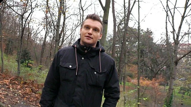 Czech Hunter 586 - Macho gato tomando no cu por dinheiro